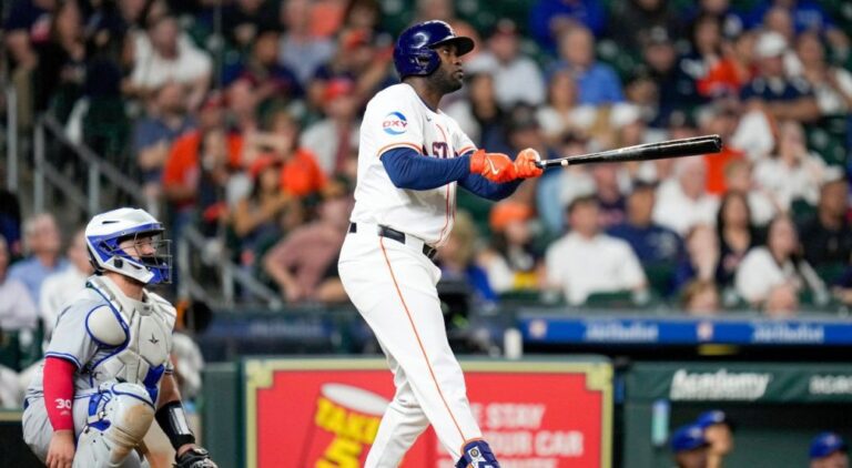 Yordan Alvarez dominates Chris Bassitt again.