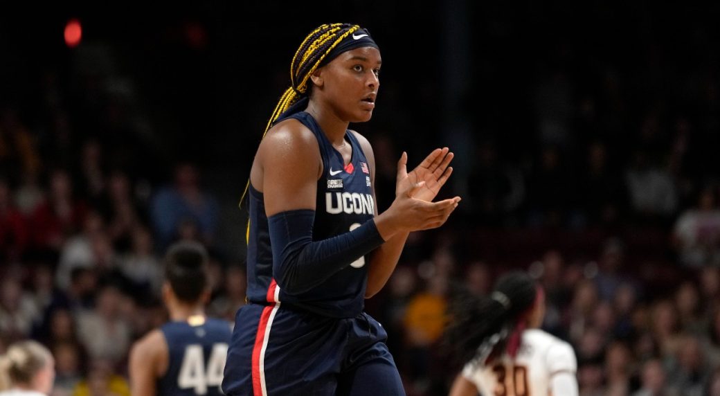 Aaliyah Edwards leads UConn to Final Four