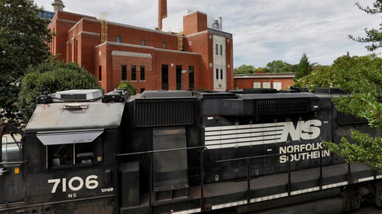 Proxy Advisor Backs Replacing Norfolk Southern CEO