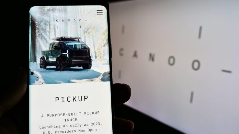 EV Startup Canoo Spends Revenue on CEO’s Private Jet