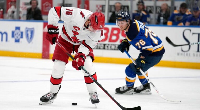 Nashville Predators Beat Chicago Blackhawks 5-1
