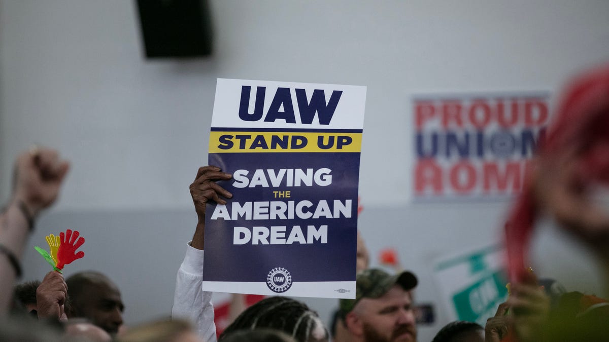 UAW Making Strides: Mercedes Workers Seek Union