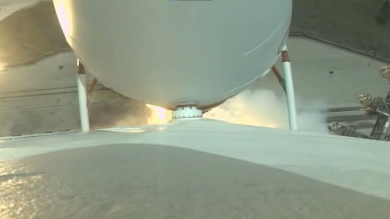 Stunning footage of final Delta IV Heavy launch