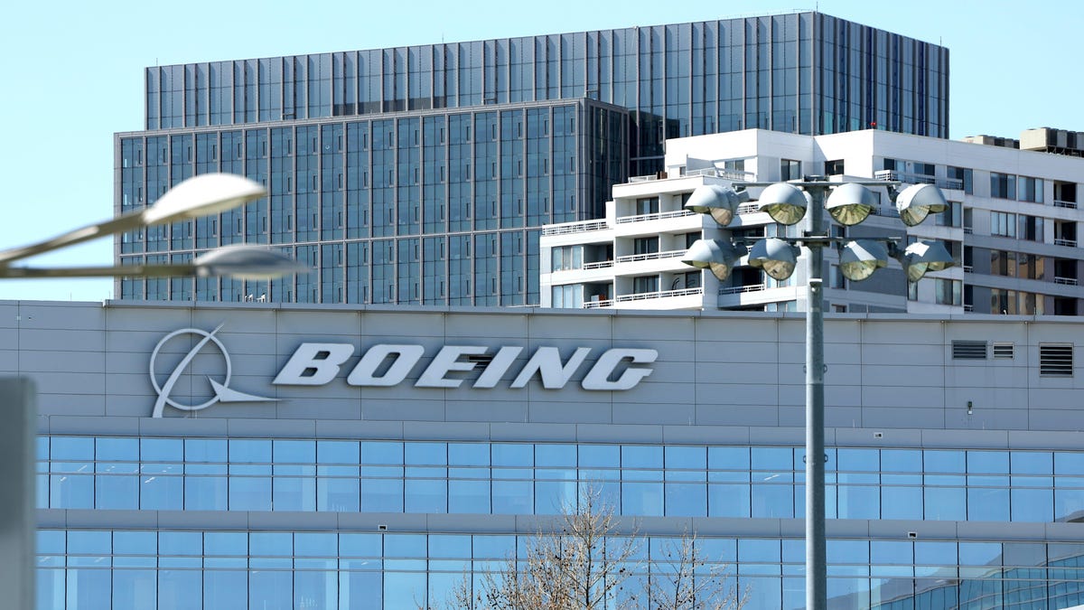 Boeing whistleblower fears fuselages may “break apart”