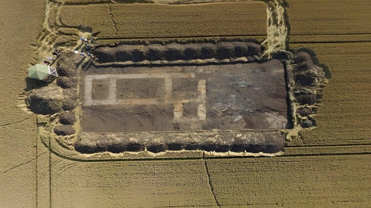 Ancient Henge Uncovered in Lincolnshire, England