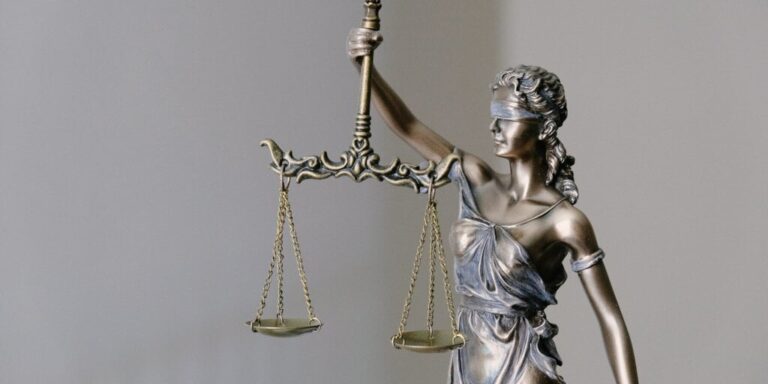 Crypto Legal Drama: DeFi Trial, SEC vs Uniswap