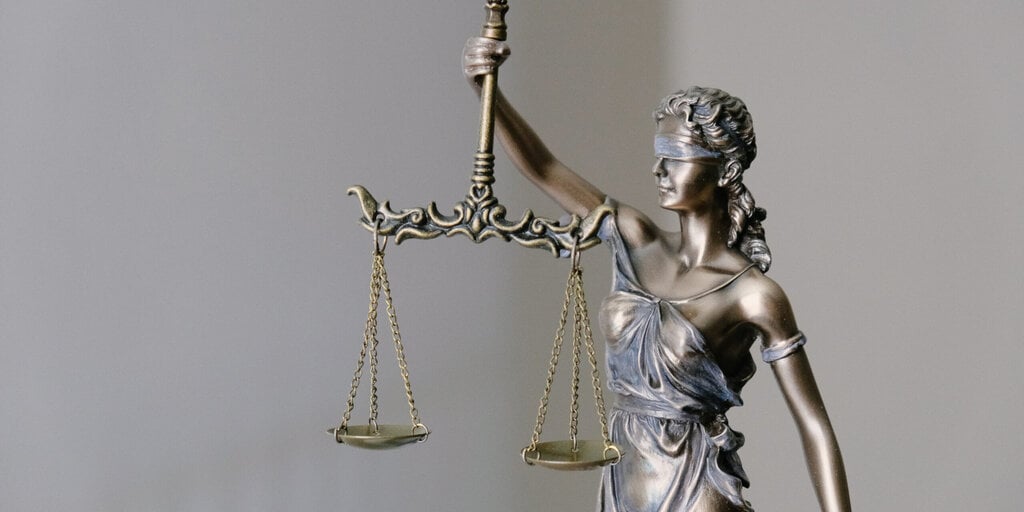 Crypto Legal Drama: DeFi Trial, SEC vs Uniswap