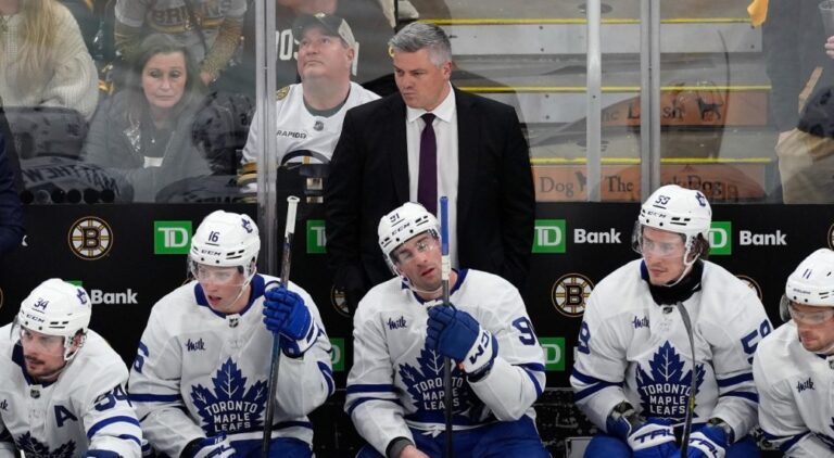 Bruins dominate Leafs in Game 1