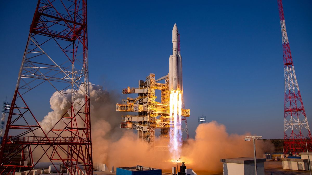 Roscosmos successfully launches new Angara A5 rocket