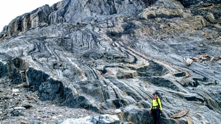 3.7-Billion-Year-Old Earth’s Magnetic Field Mystery