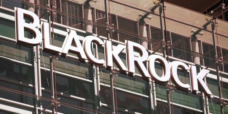 Grayscale’s Bitcoin Trust Losing Ground to iShares ETF