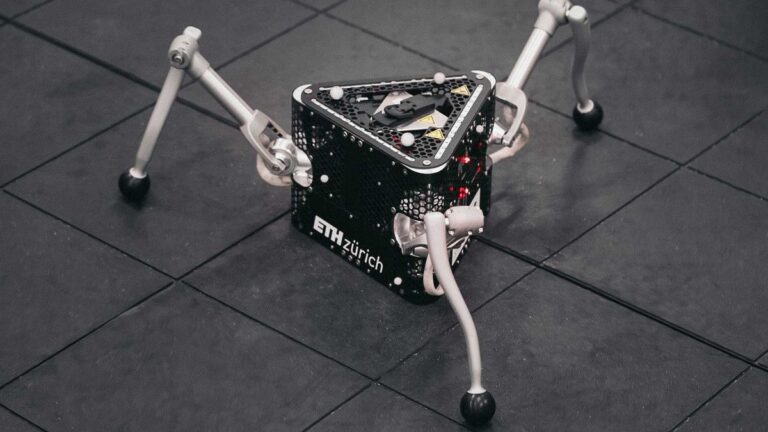 Robot SpaceHopper Tested in Zero-Gravity Environment