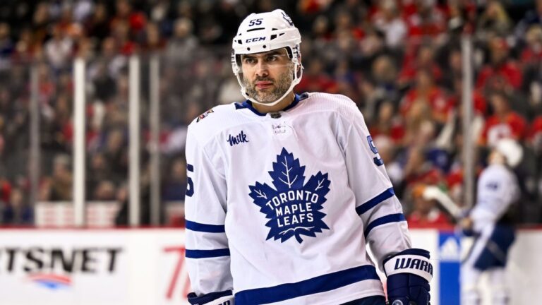 Mark Giordano Embraces Gray Hair in NHL