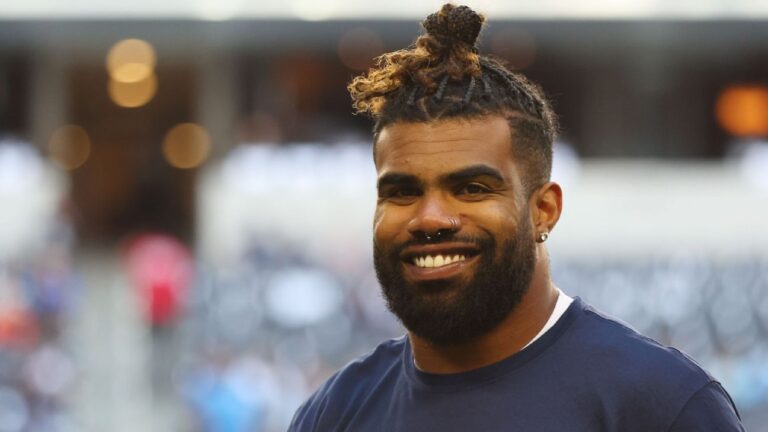 Ezekiel Elliott Returns to Cowboys, Changes Jersey Number