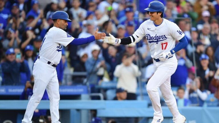 Shohei Ohtani gifts Dave Roberts toy Porsche