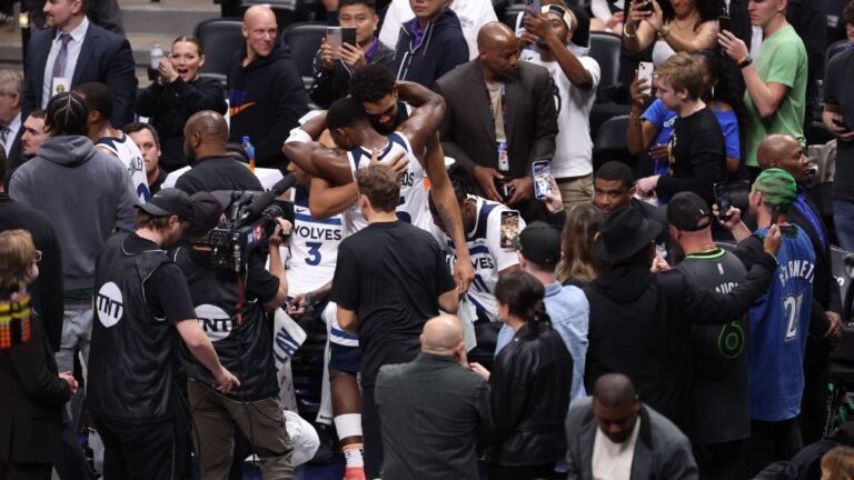 Wolves Stun Nuggets, Take 2-0 Series Lead
