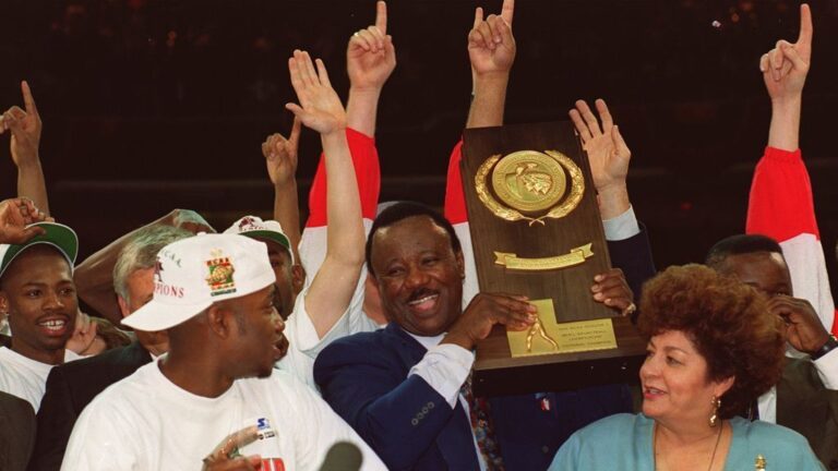 Arkansas hires John Calipari to lead men’s basketball