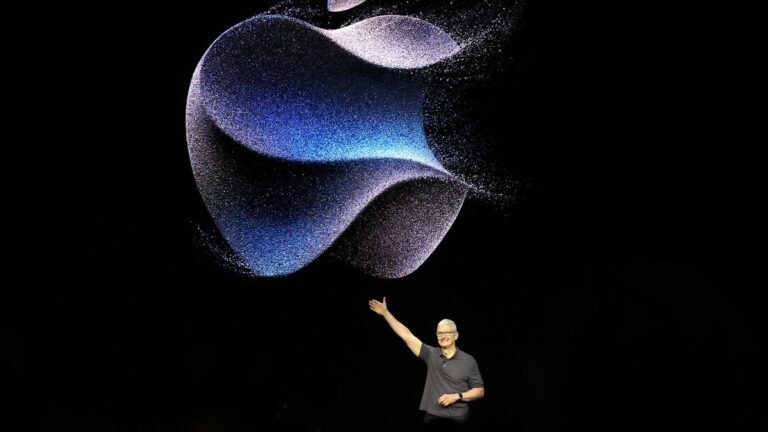 Apple CEO Tim Cook mum on AI strategy at earnings call