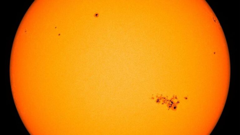 Sunspot R3664: Giant and Growing Threat.