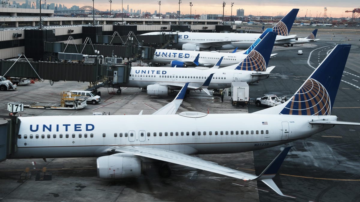 United Airlines Cleared for New Routes and Planes