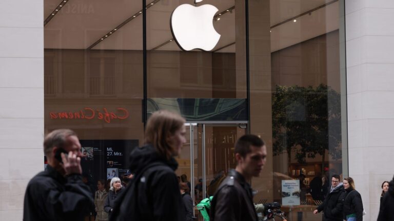 Apple beats earnings expectations, stock jumps