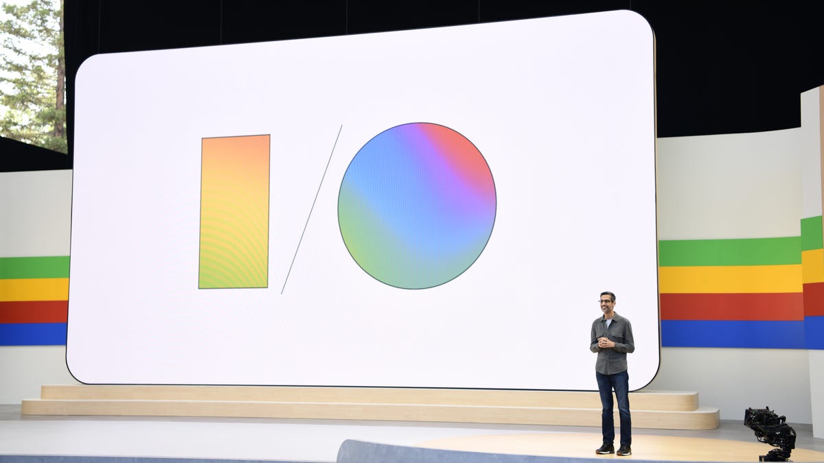 Google CEO Announces AI Tool to Organize Photos