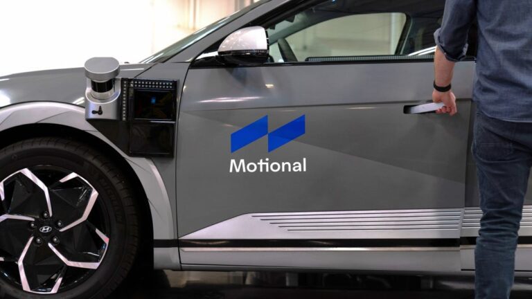 Hyundai-Aptiv self-driving venture pauses operations, delays commercialization