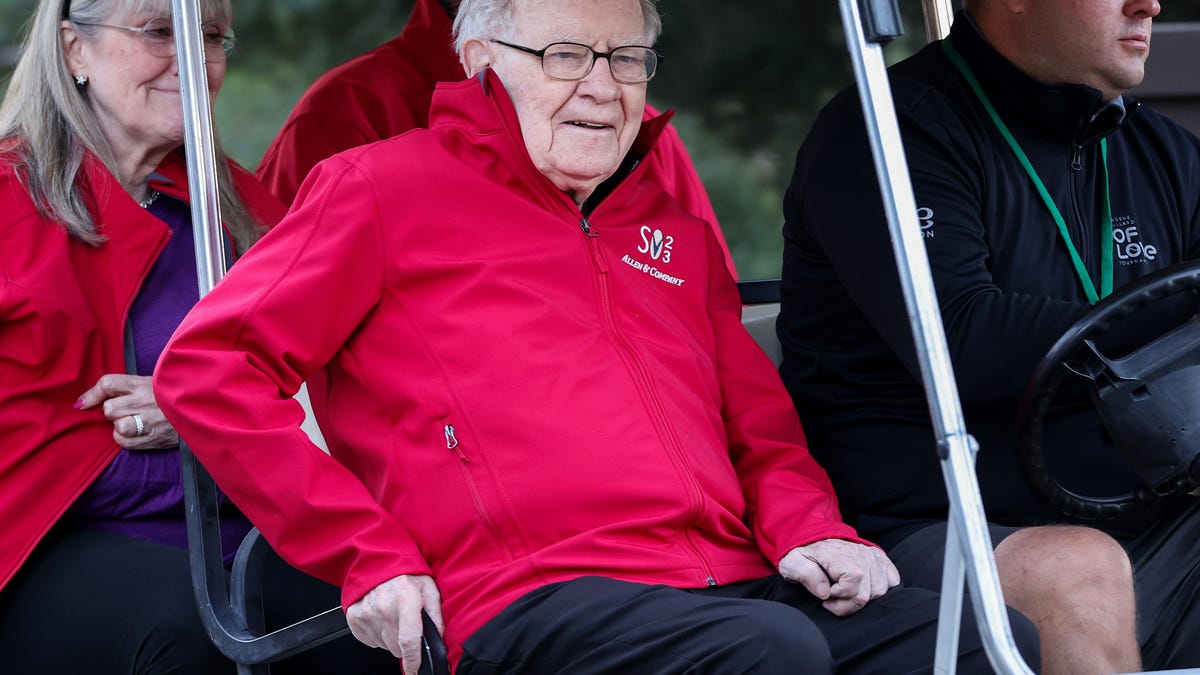 Warren Buffett loses money on Paramount stake