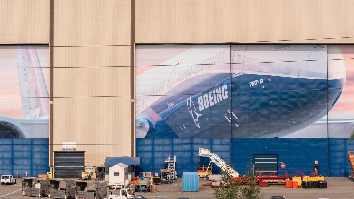 Boeing 787 Dreamliner Faces Production Delays