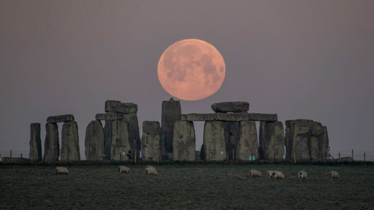 Stonehenge Investigated for Moon Alignments