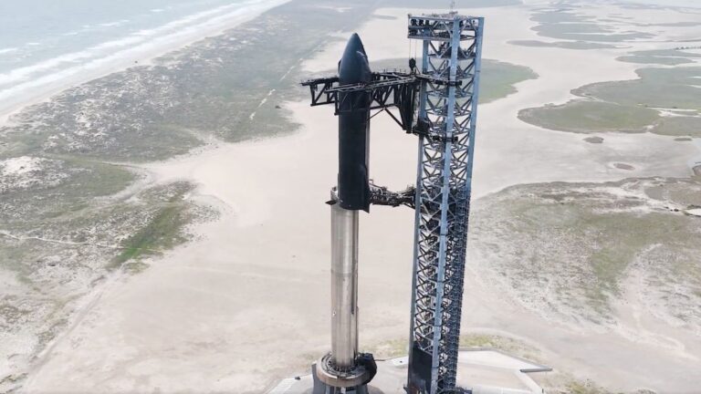 SpaceX Prepares for Fourth Starship Test Flight