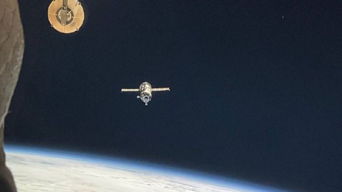 Uncrewed Russian Cargo Spacecraft Progress 86 Returns