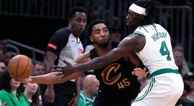 Cavaliers Stun Celtics, Tie Series at 1-1