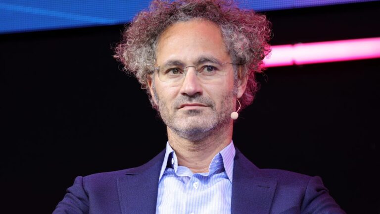 Palantir Technologies Beats Analyst Revenue Expectations
