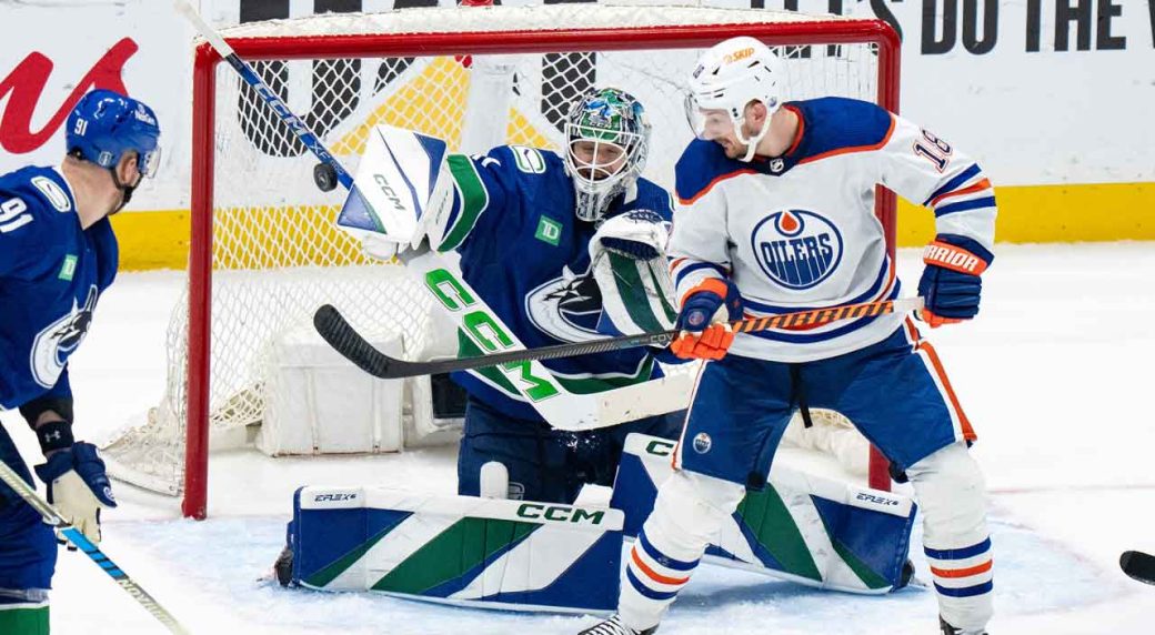 Canucks Coach Undecided on Starting Goalie for Game 2