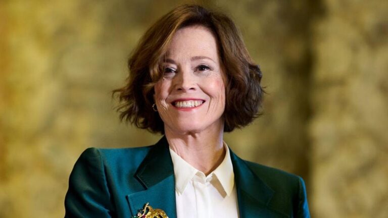 Legend Sigourney Weaver in Talks for Star Wars Film