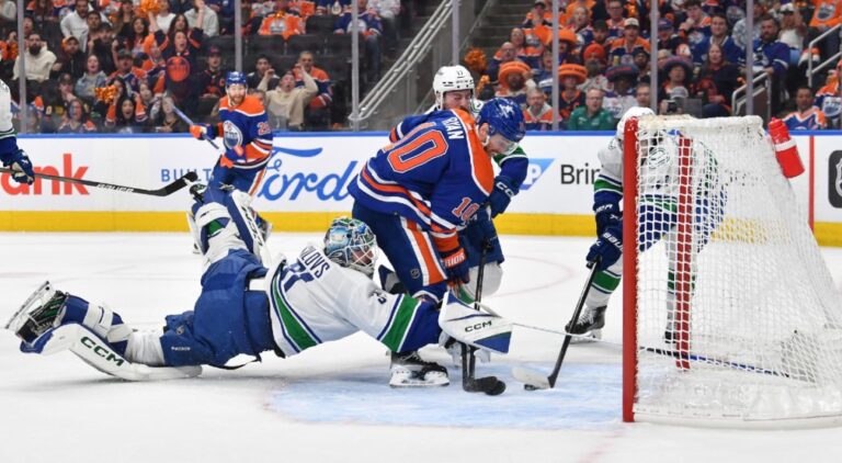 Canucks rookie goalie shines in NHL playoffs