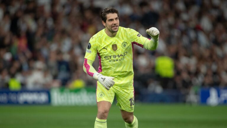 Stefan Ortega signs new contract with Manchester City